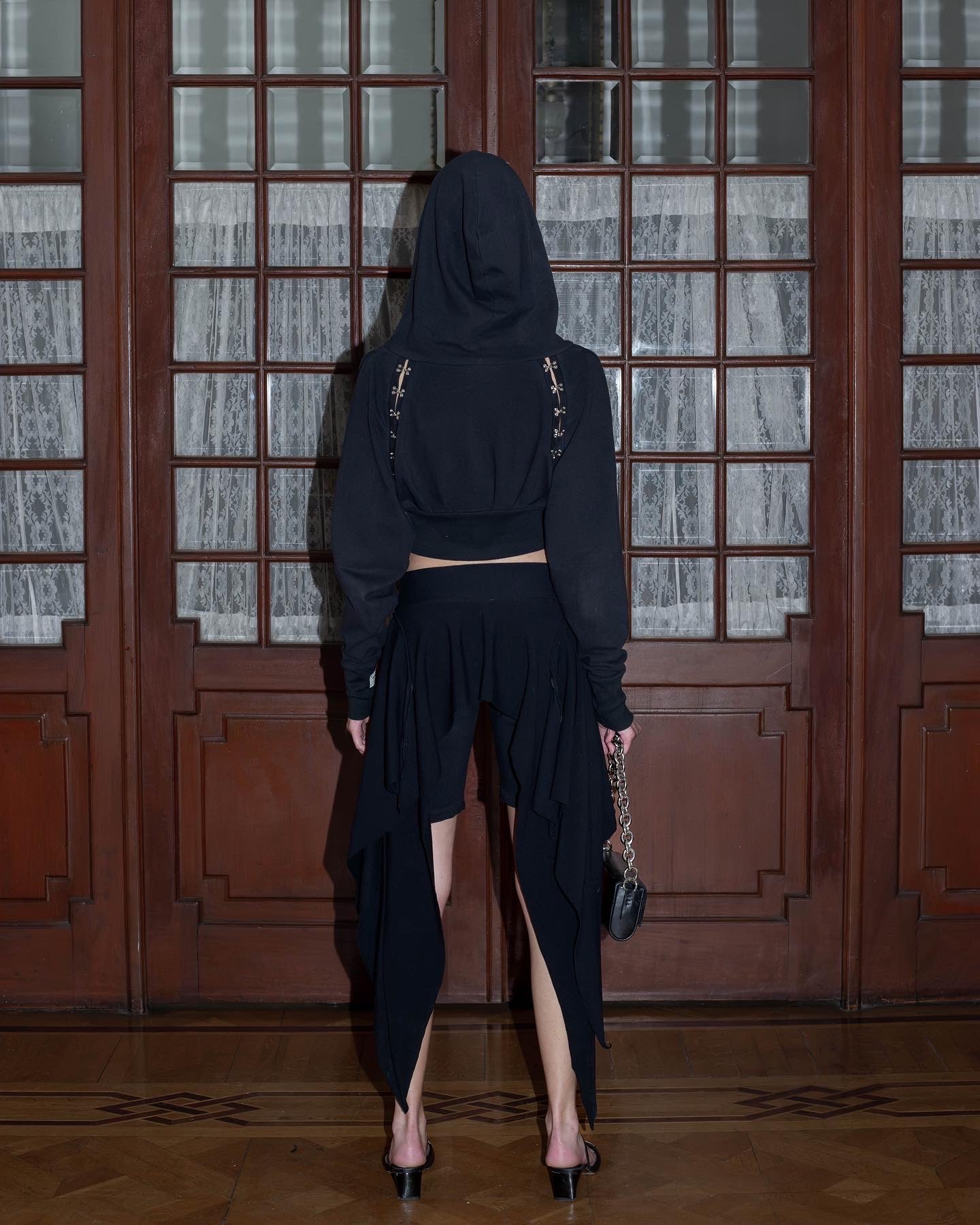 ENGANCHADA CROPPED HOODIE